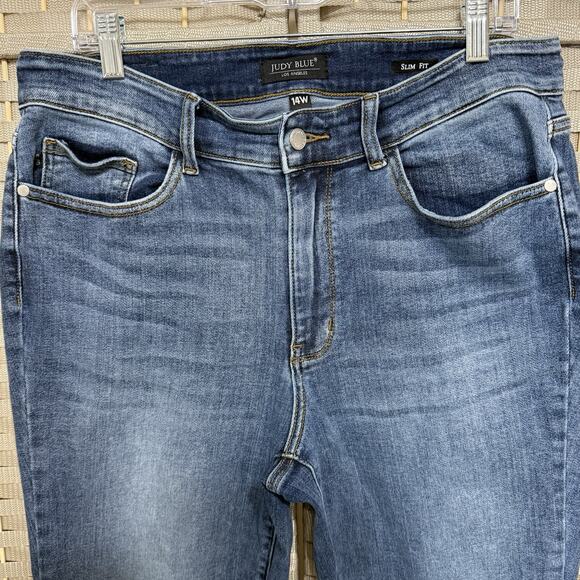 Judy Blue SLIM FIT Jeans Women’s Plus Size 14W Medium Wash Blue Stretch Denim - Picture 3 of 9